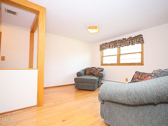 4th image of 815 28th Ave S