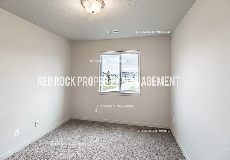 213 S Woodlawn Ln — Photo 6