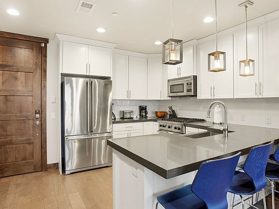 5th image of 3793 Blackstone Dr Unit 2C