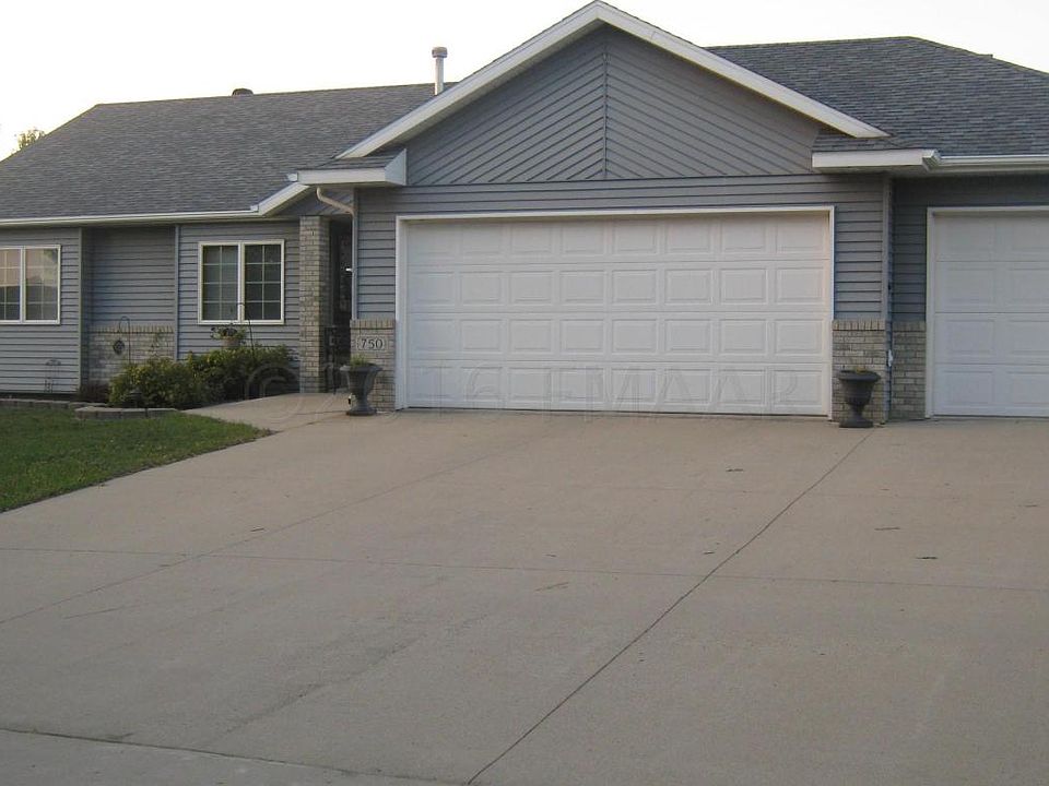 1st image of 750 Lakeridge Dr