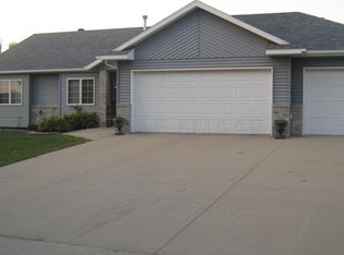 750 Lakeridge Dr, West Fargo, ND 58078