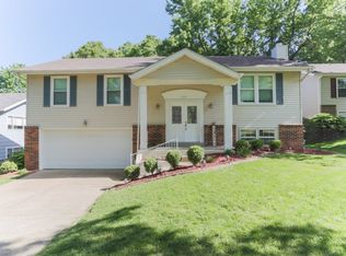315 Windyoak Dr, Ballwin, MO 63021