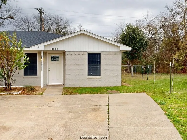 1603 Cloverdale Ct — Photo 1