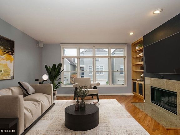 4th image of 1808 W Diversey Pkwy APT H