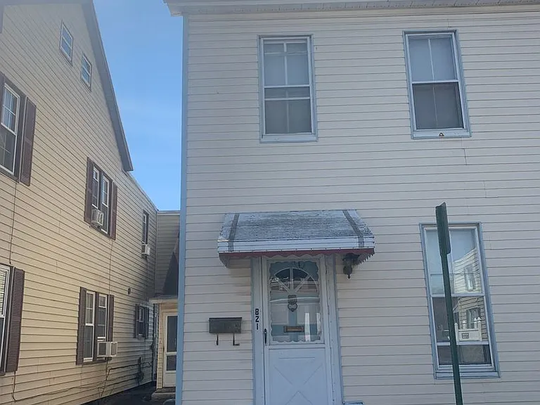821 Lanvale St — Photo 1