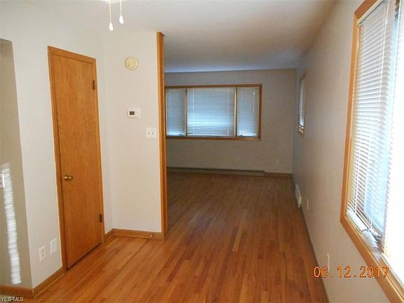 2nd image of 821 Sackett Ave