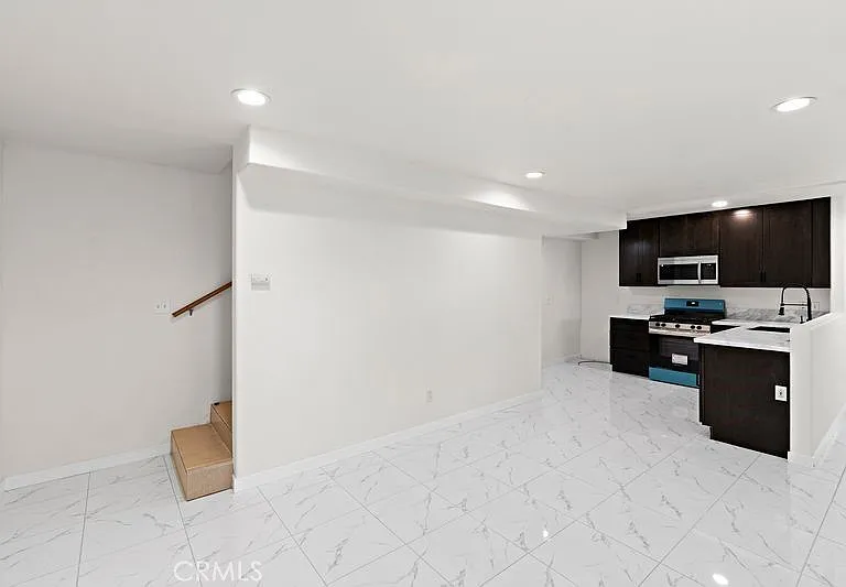 1578 S San Bernardino Pl — Photo 2