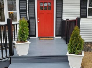 90 Saint James Ave, Miller Place, NY 11764