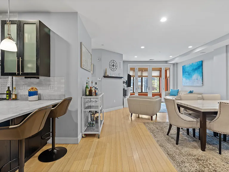 152 Old Colony Ave #9 — Photo 10