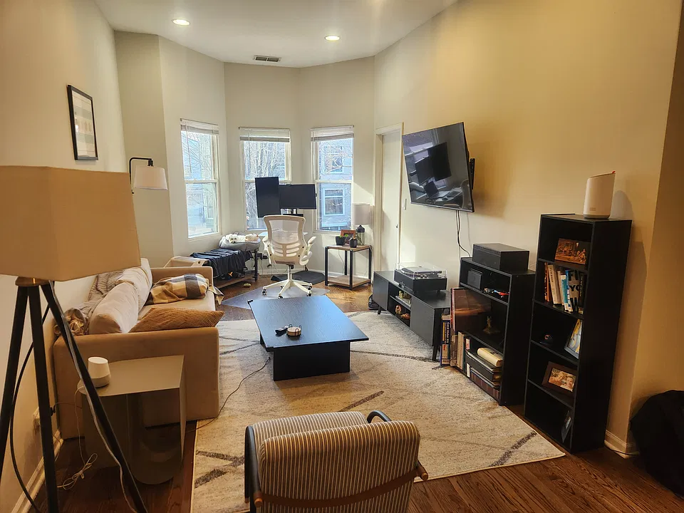 3241 N Southport Ave #2