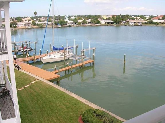 3rd image of 125 Yacht Club Cir