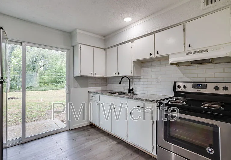 420 W Mahoney Dr — Photo 5