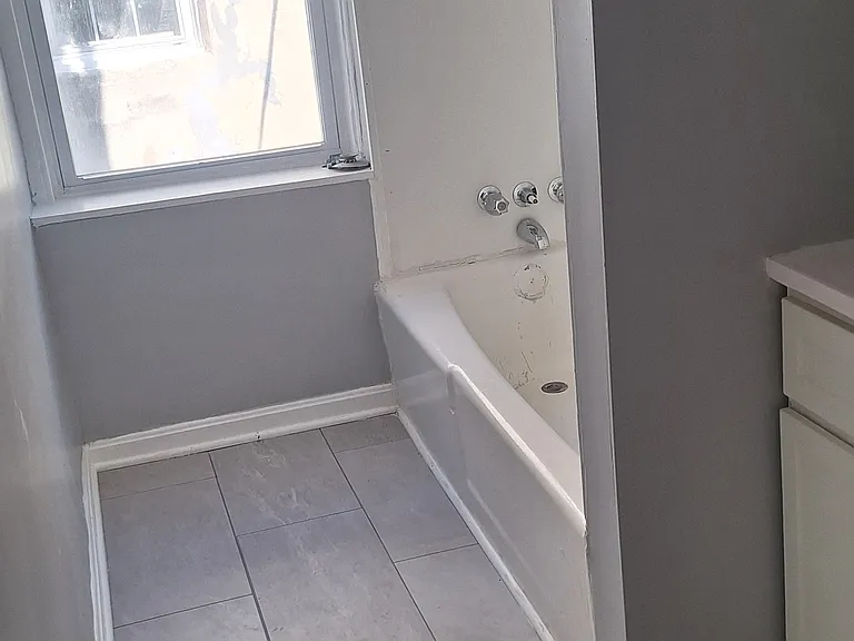 203 N Cary Ave — Photo 2