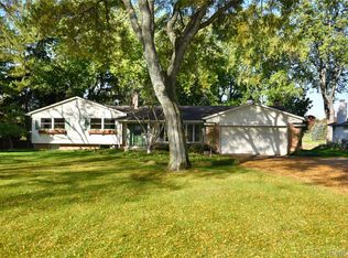 833 Fieldstone Ct, Rochester Hills, MI 48309