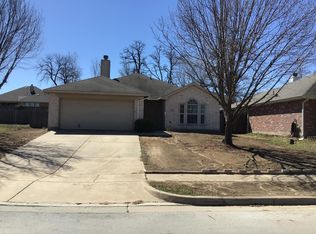 540 Harbor Crest Rd, Azle, TX 76020