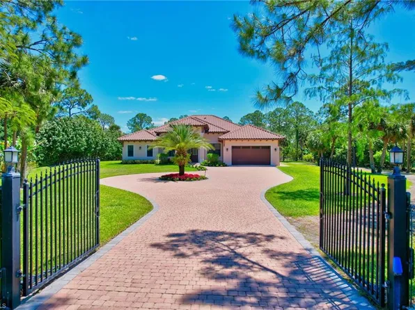 582 15th ST SW, NAPLES, FL 34117