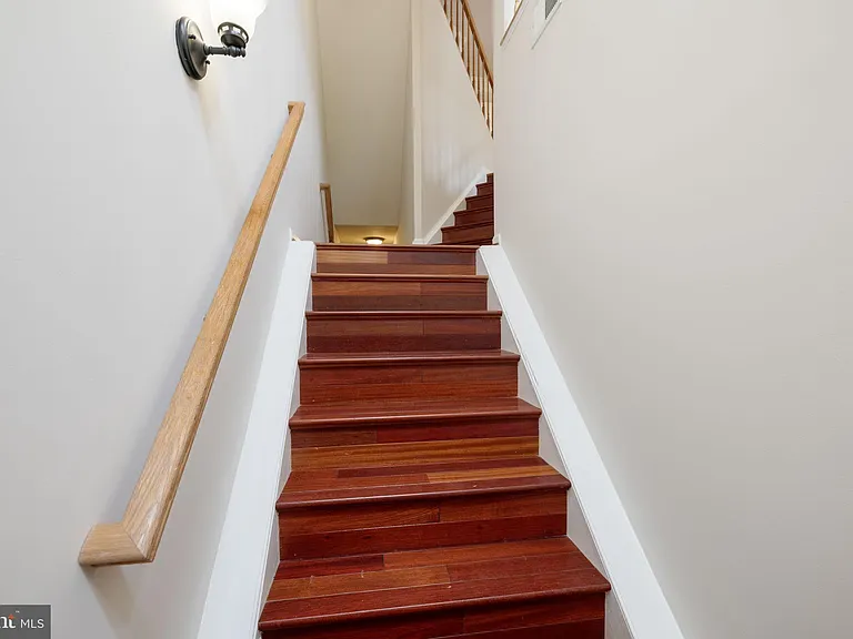 5319 Waldo Dr — Photo 2