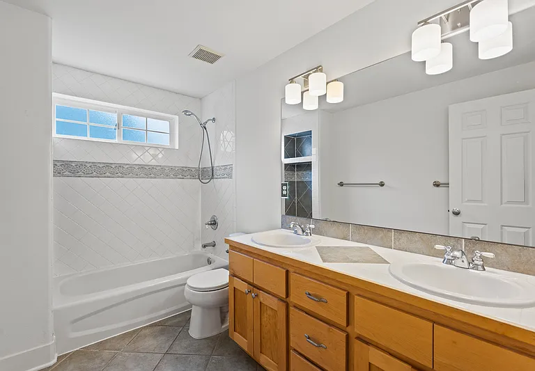 910 N 74th St — Photo 24
