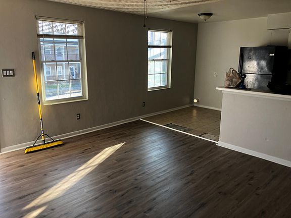 3rd image of 871 B Ave APT C