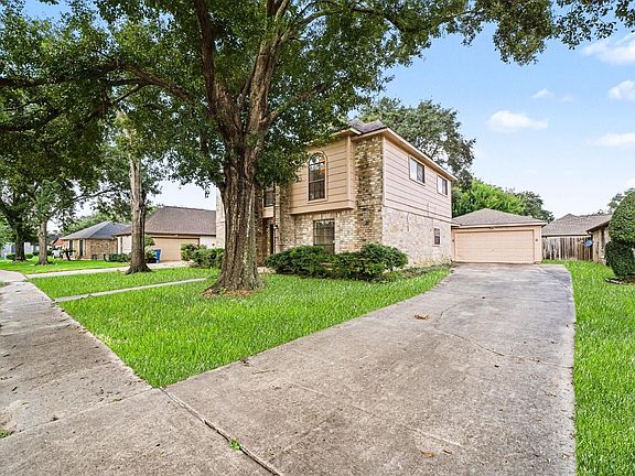 2nd image of 7911 Bayou Forest Dr