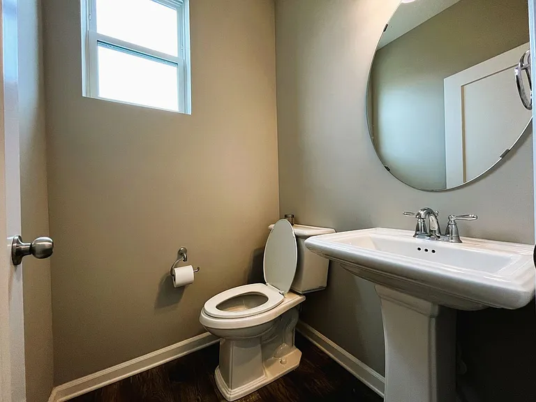 5228 Hampton St NE — Photo 14