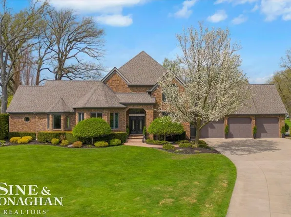 49 Golfside Dr, Saint Clair, MI 48079