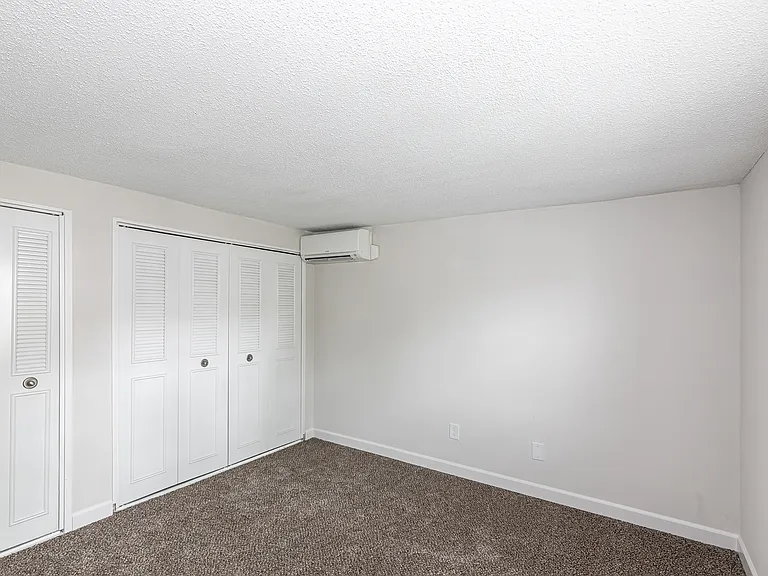 1 BD, 1 BA (630sqft) - Bedroom (Robert Treat)