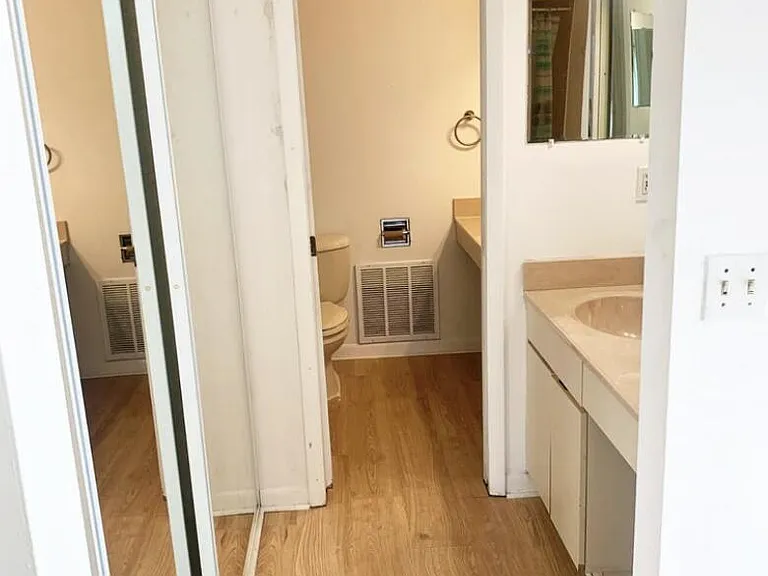 3915 Victoria Dr NE — Photo 9