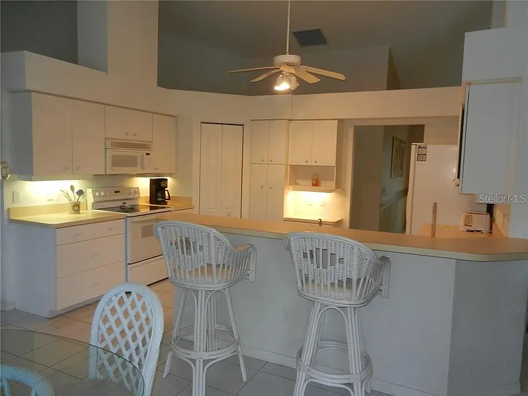 589 Rotonda Cir — Photo 6