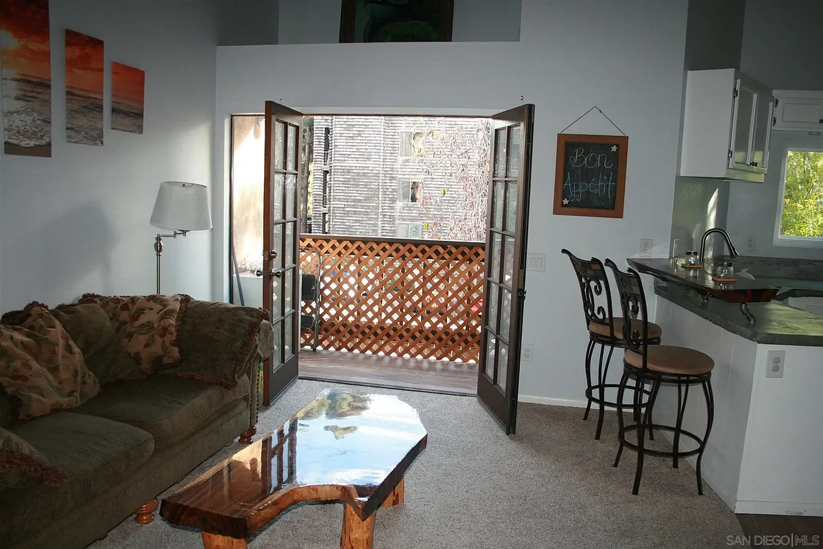 Building Photo - 5777 Gaines St #5