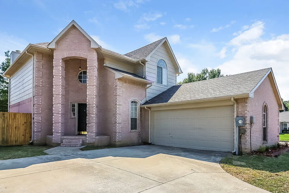 3 bed, 2.5 bath, 1969 sqft, $2,845 — Photo 1