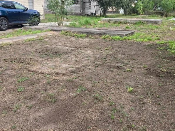 128 W B Ave, Kingsville, TX 78363