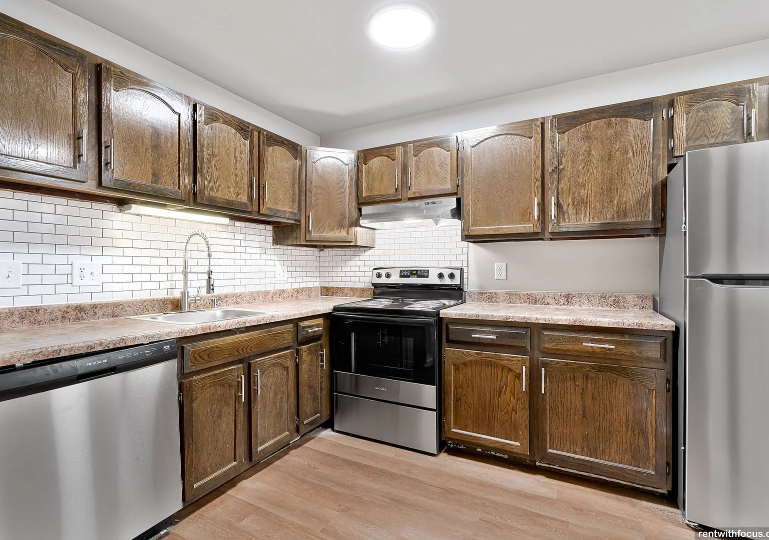 Apple Ridge Townhomes - 8801 — Photo 1
