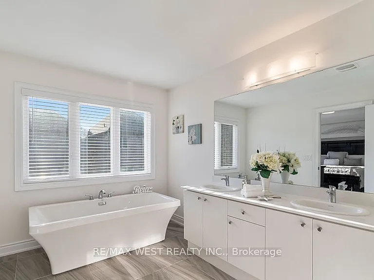 2132 Wilson St — Photo 14