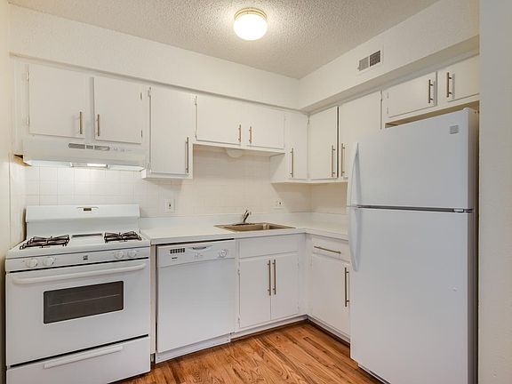 5th image of 4006 Oak St APT 4