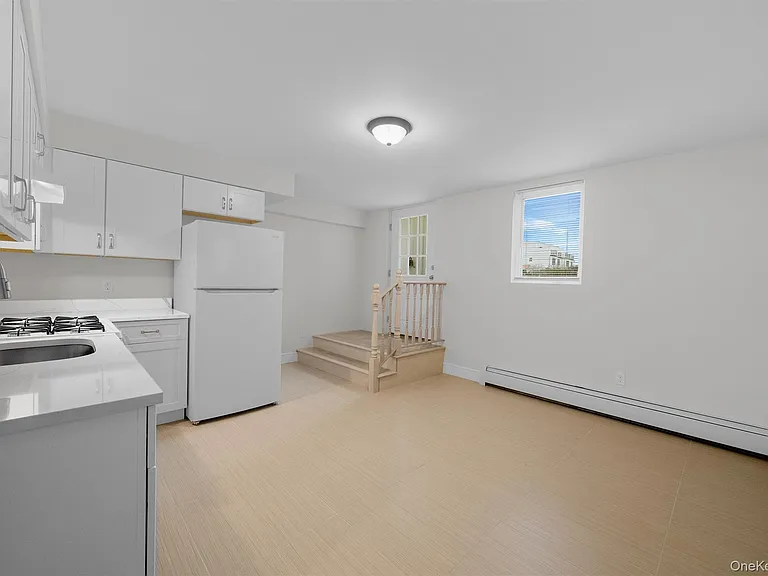 135 Beekman Ave #LR — Photo 5