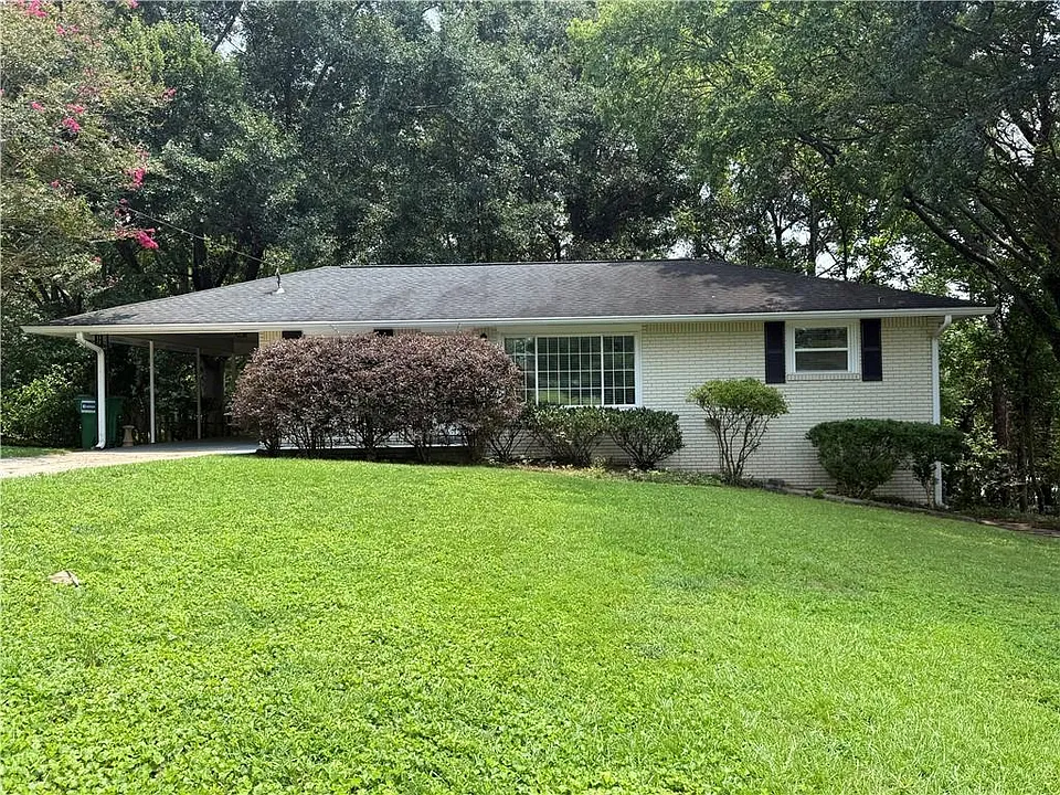 2404 Elmwood Cir SE