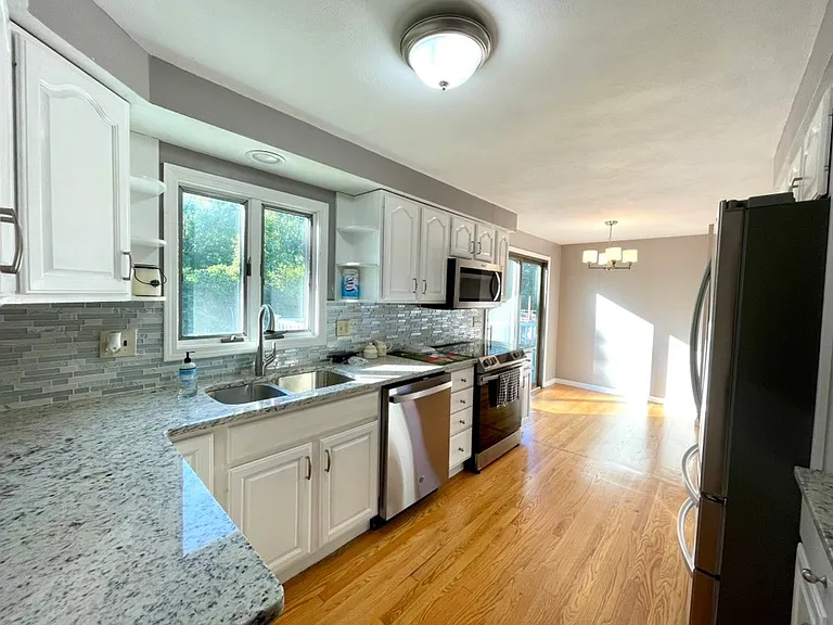 511 Sunflower Dr — Photo 3