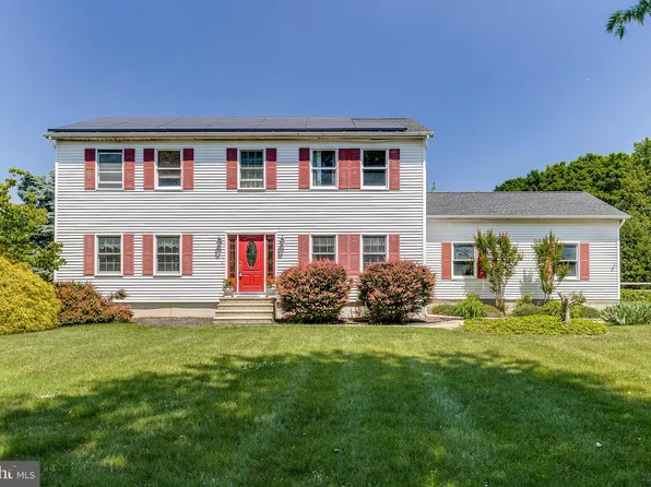 12 N Hockey Dr, Columbus, NJ 08022