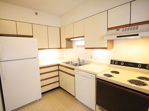 3rd image of 900 19th Ave S APT 305