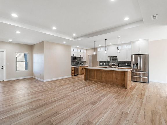 4th image of 4467 Charm Dr
