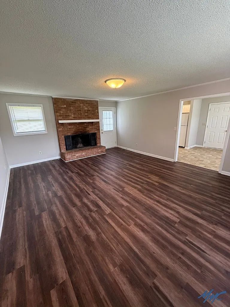 3 bed, 2.0 bath, 1575 sqft, $1,995 — Photo 2