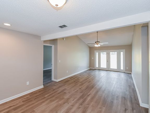 5th image of 3813 Tree Lake Dr
