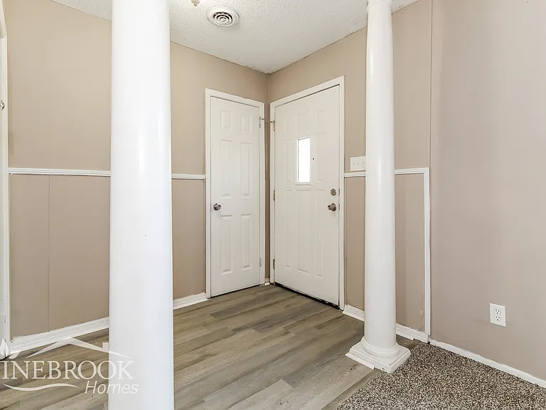 454 Mulligan Dr — Photo 3