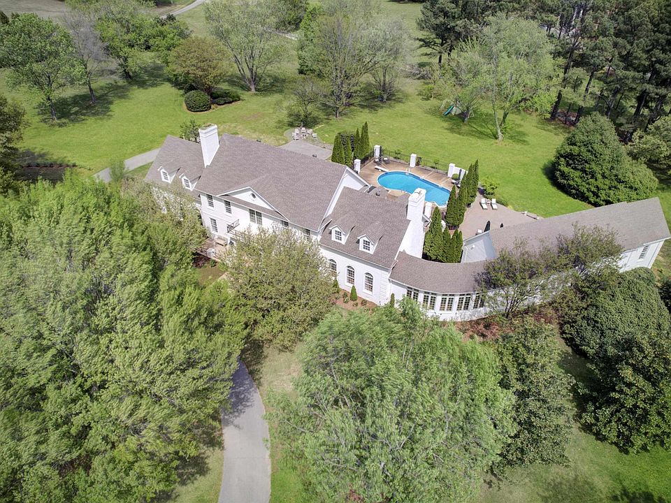 1st image of 4 Windwood Dr
