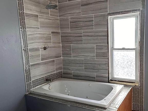 5th image of 995 Exchange St