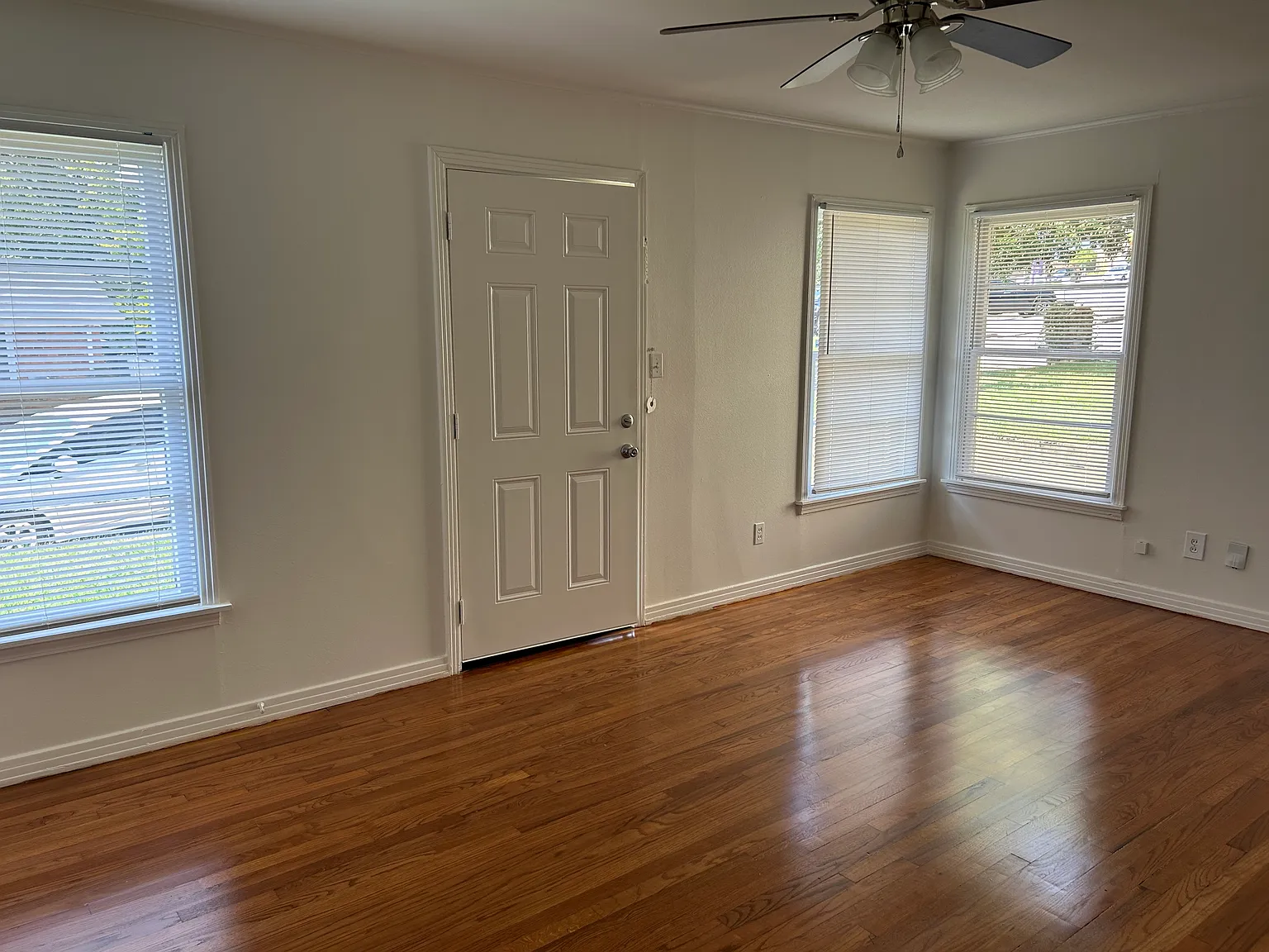 1118 Woodley Street — Photo 3