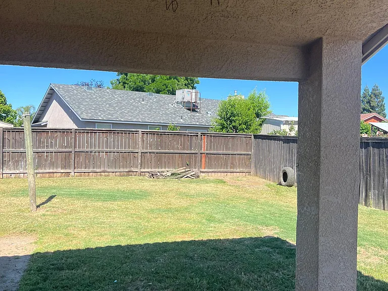 740 Harbor Dr — Photo 6