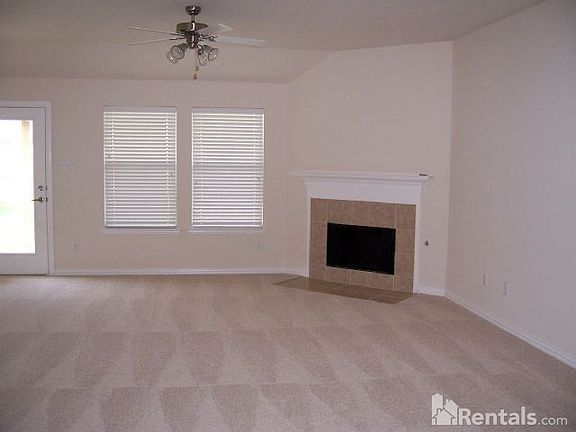 4th image of 209 Mapleshade Dr