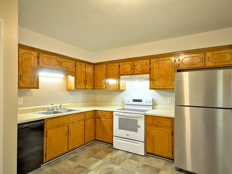 460 Martha Ln #C — Photo 10